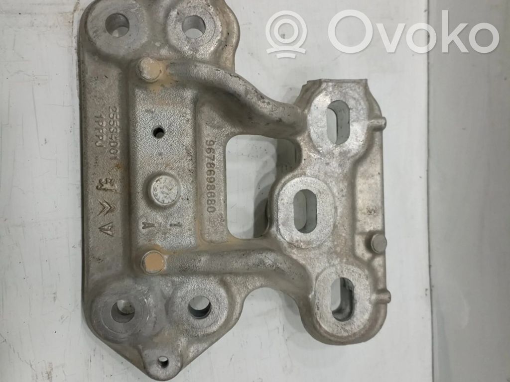Dzinēja spilvens   9678698680