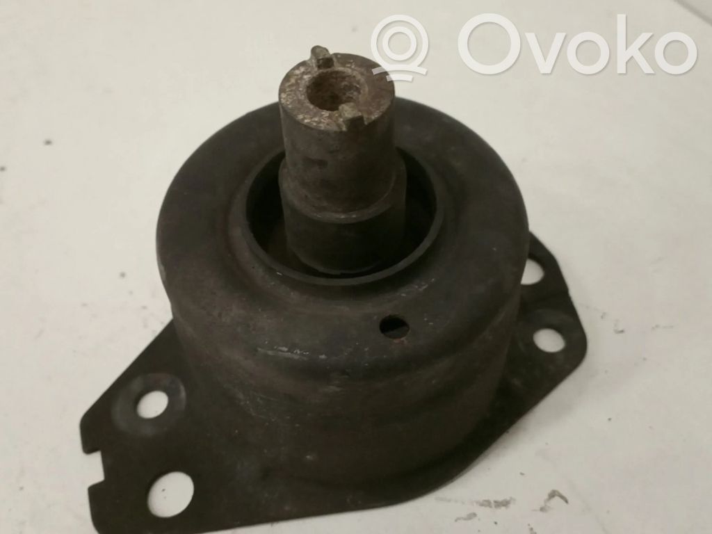 Engine mount bracket