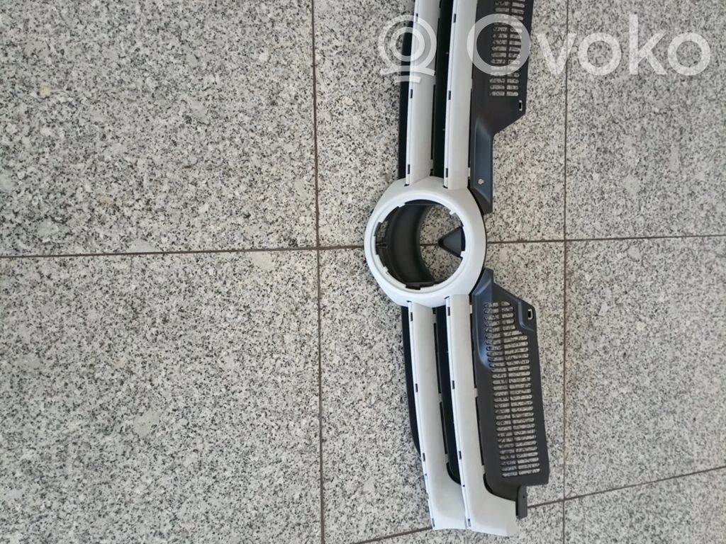 Rejilla delantera   1K0853651K