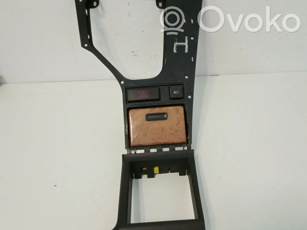 Dashboard   304670100,8209847
