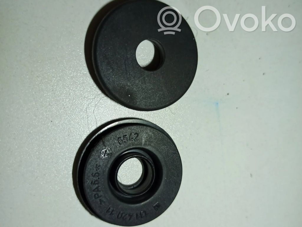 Car floor mat set   TAPETE,FOT,COM,CONDUTOR,DANIFICADOS
