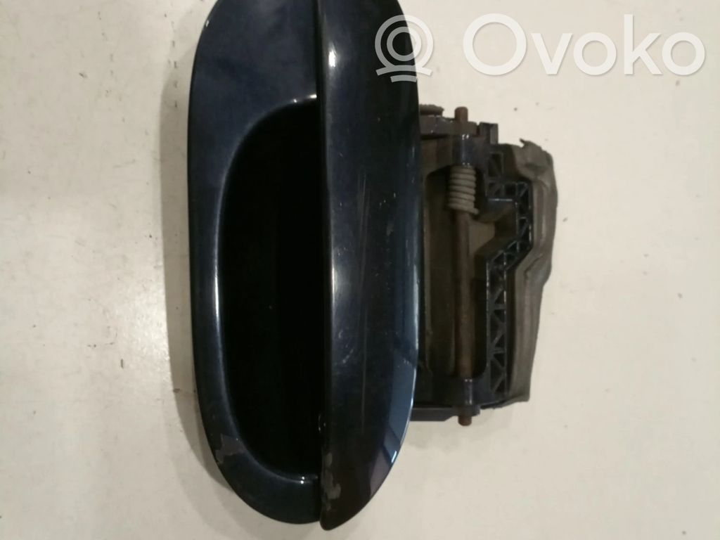 BMW 5 E39 Priekinė užrakinimo spynelė (prie rankenos) 