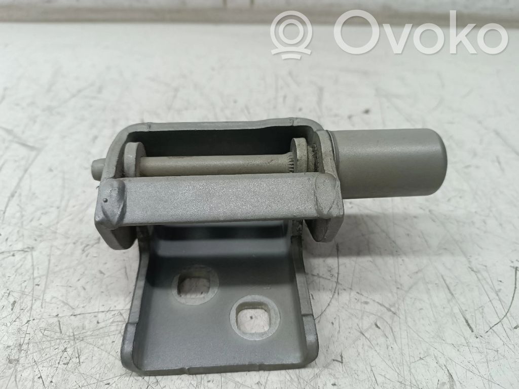 Front door upper hinge   205018F,864615A,FRENTEDIREITA