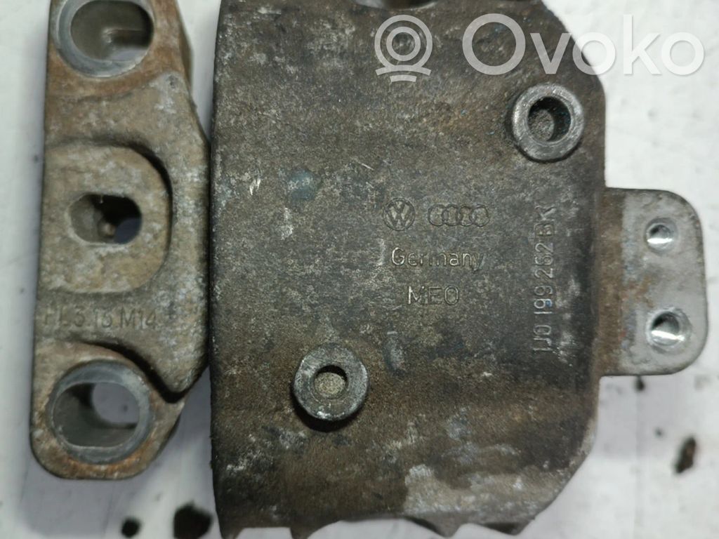 Engine mount bracket   1J0199262BK,980R,LADODIREITO