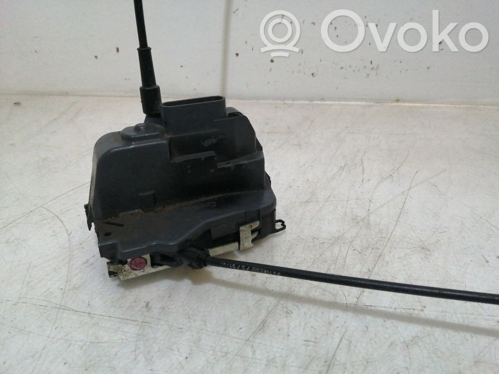 Aizmugurē slēdzene   R202218297