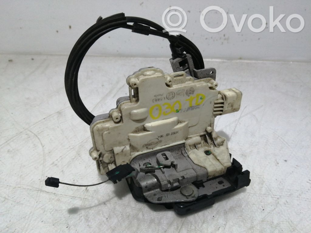Rear door lock   R202218211