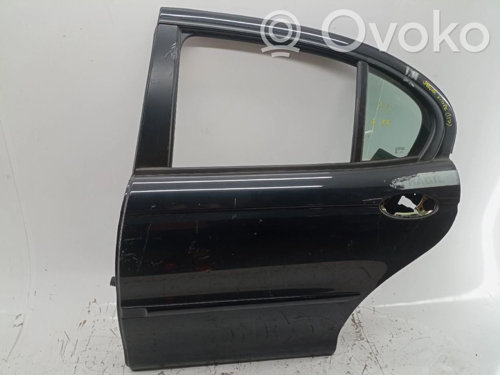 Aizmugurējās durvis   R20156451