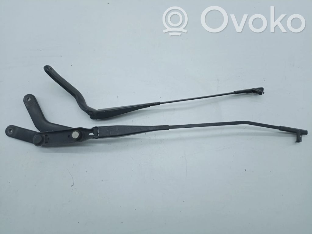 Front windscreen/windshield window   3M5117526AA,3M5117526CA