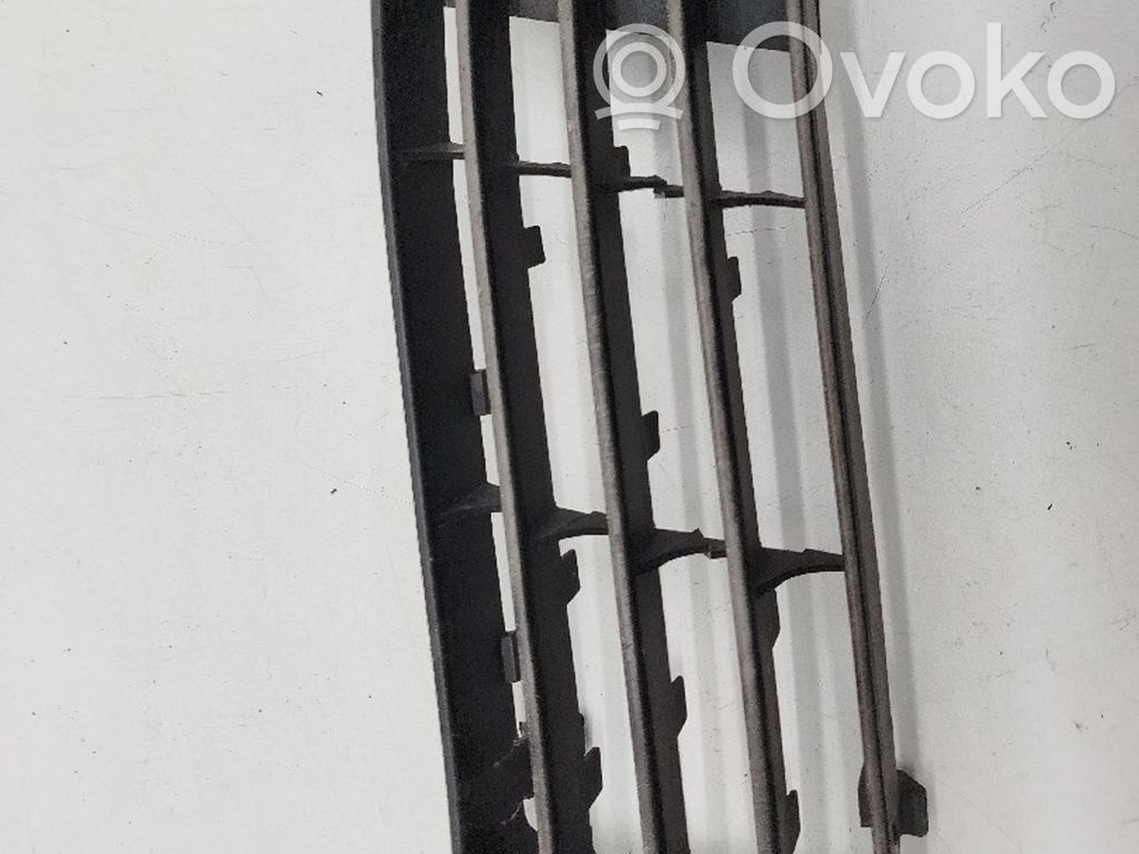 Kühlergrill   8D0807345AA,ESQUERDADANIFICADA