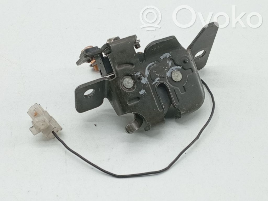 Tailgate exterior lock