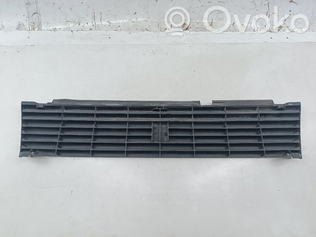 Seat Ibiza I (021A) Rejilla delantera 