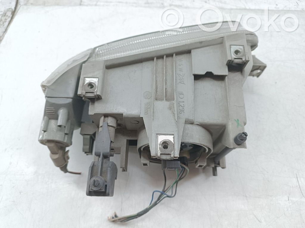 Renault Clio I Headlight/headlamp 