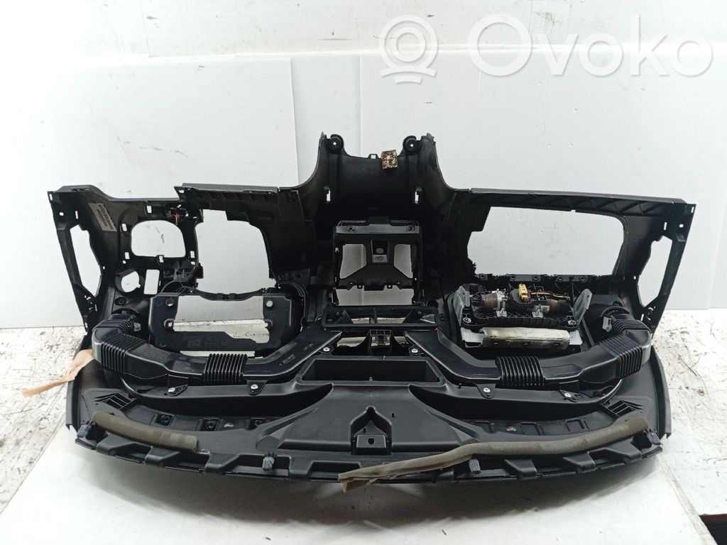 Dashboard   5P0857067