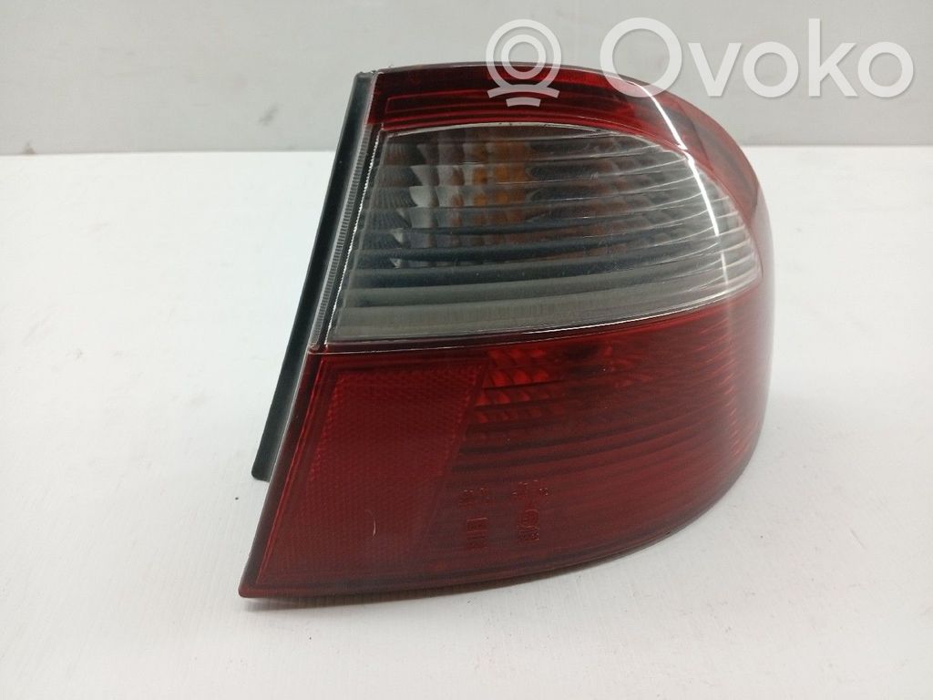 Tailgate rear/tail lights