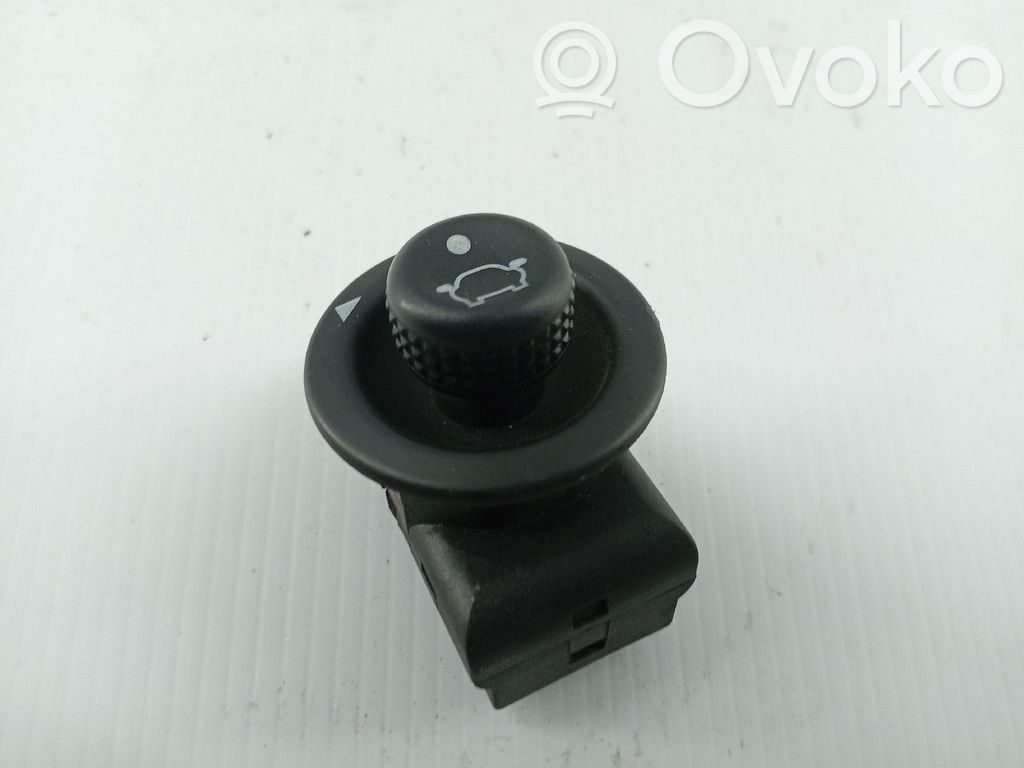 Geschwindigkeitsmesser Cockpit   93BG17B676BA
