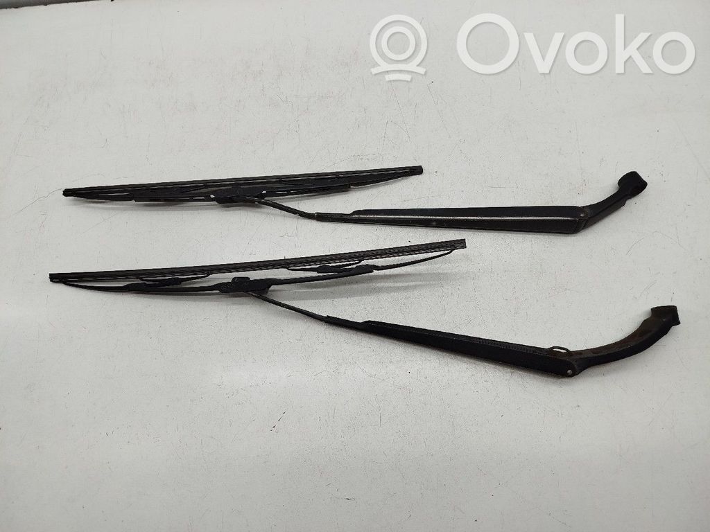 Front windscreen/windshield window