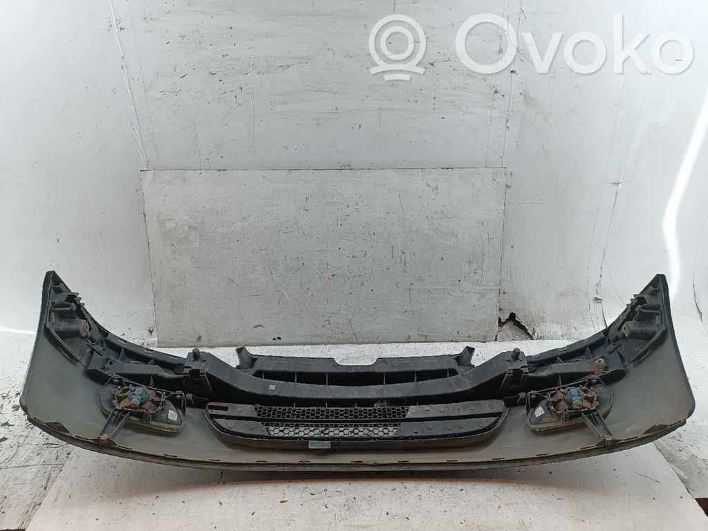 Peugeot 106 Parachoques delantero 