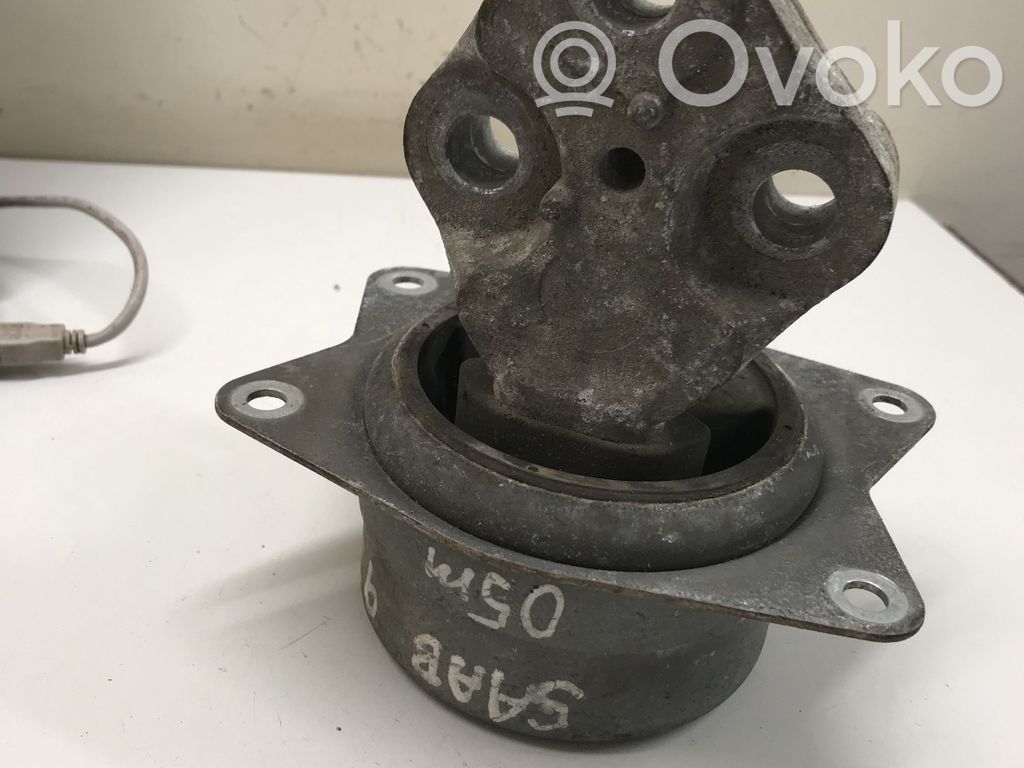 Engine mount bracket   13207584