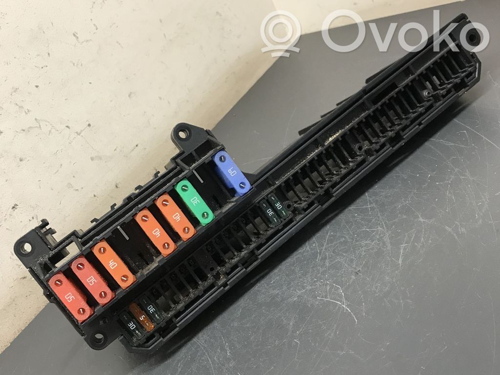 Module de fusibles   25713290