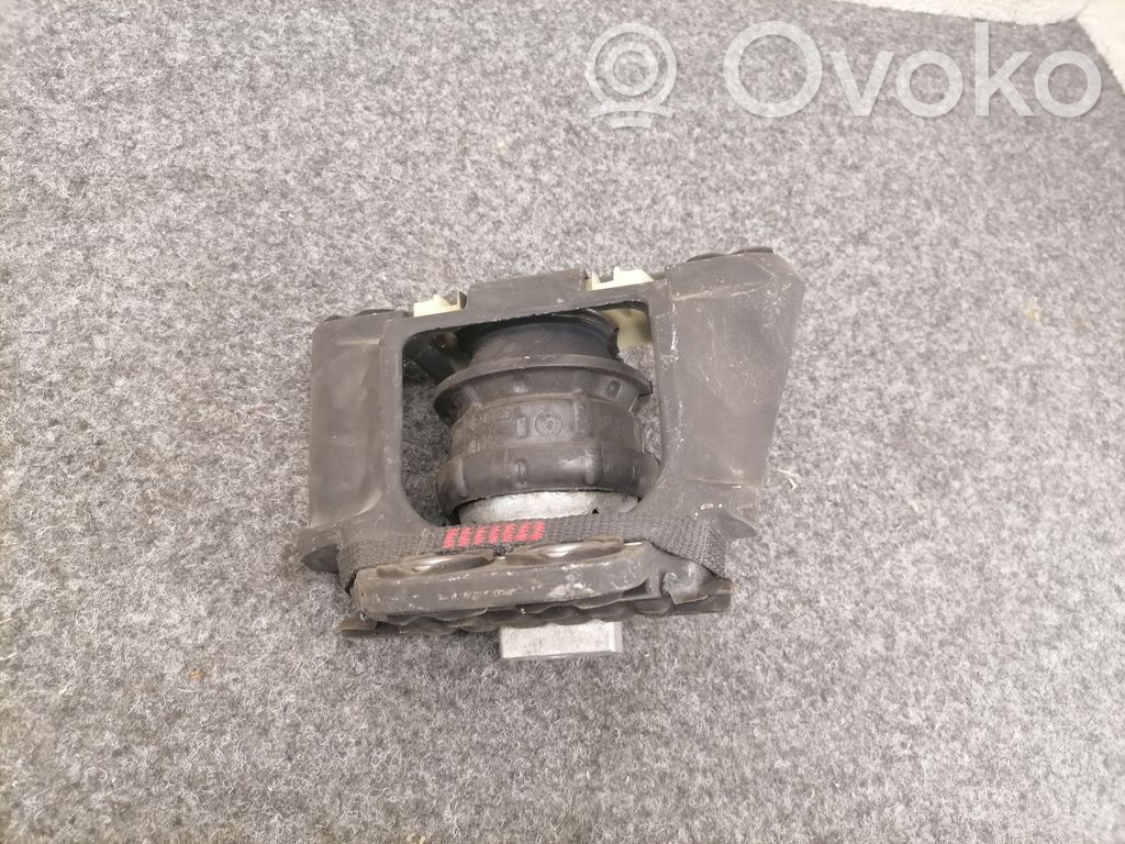 Volvo XC90 Engine mount bracket 