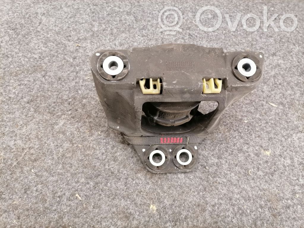 Volvo V60 Engine mount bracket 