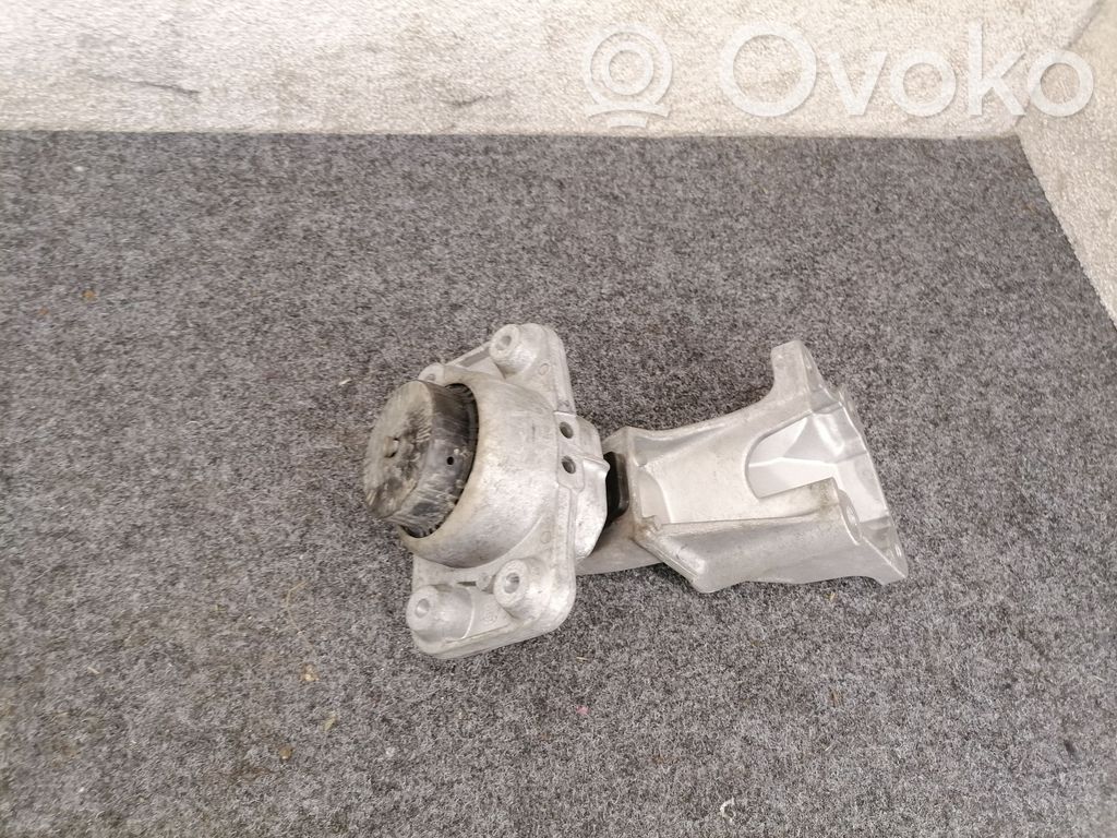 Land Rover Range Rover Velar Engine mount bracket 