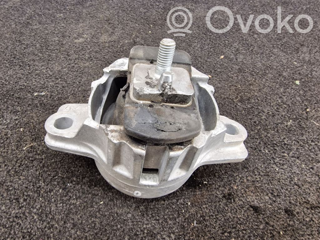 Land Rover Range Rover Velar Engine mount bracket 