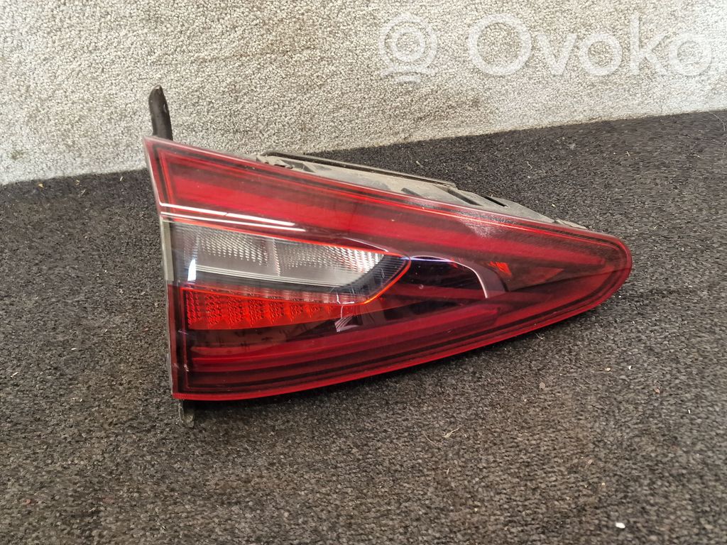Alfa Romeo Stelvio Takaluukun takavalot 