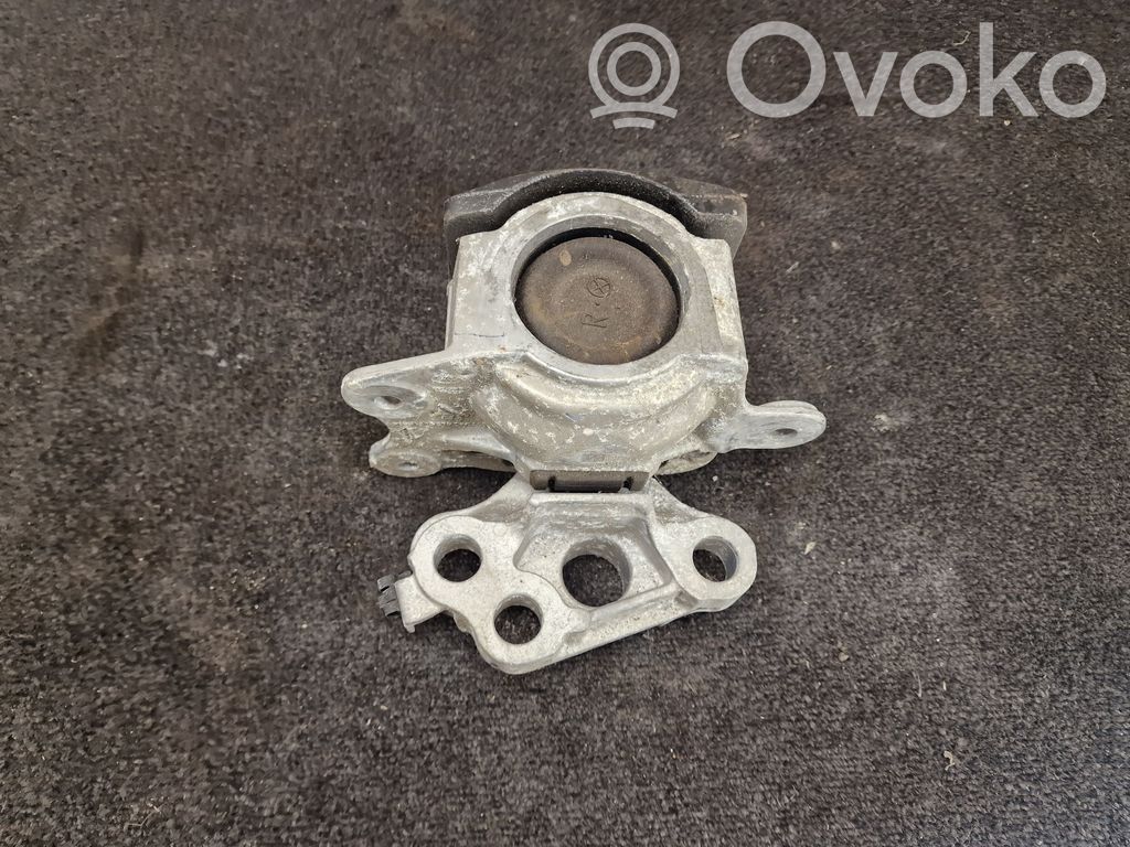 Land Rover Range Rover Evoque L551 Engine mount bracket 