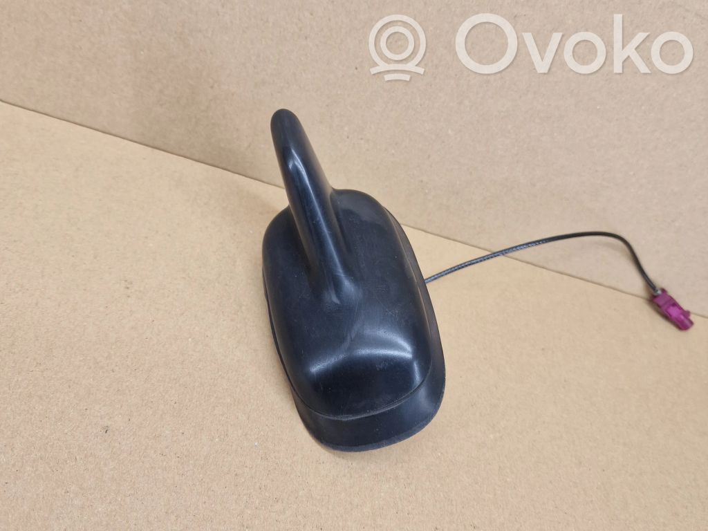 Volkswagen PASSAT B7 GPS-pystyantenni 