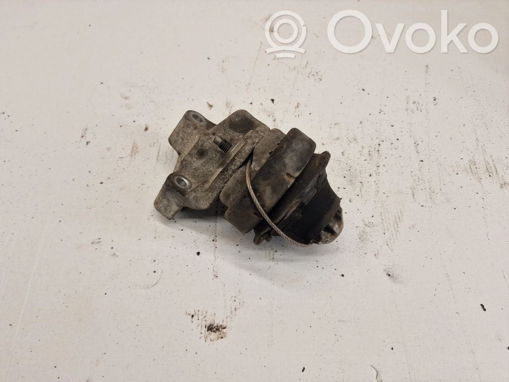 Volvo XC90 Engine mount bracket 