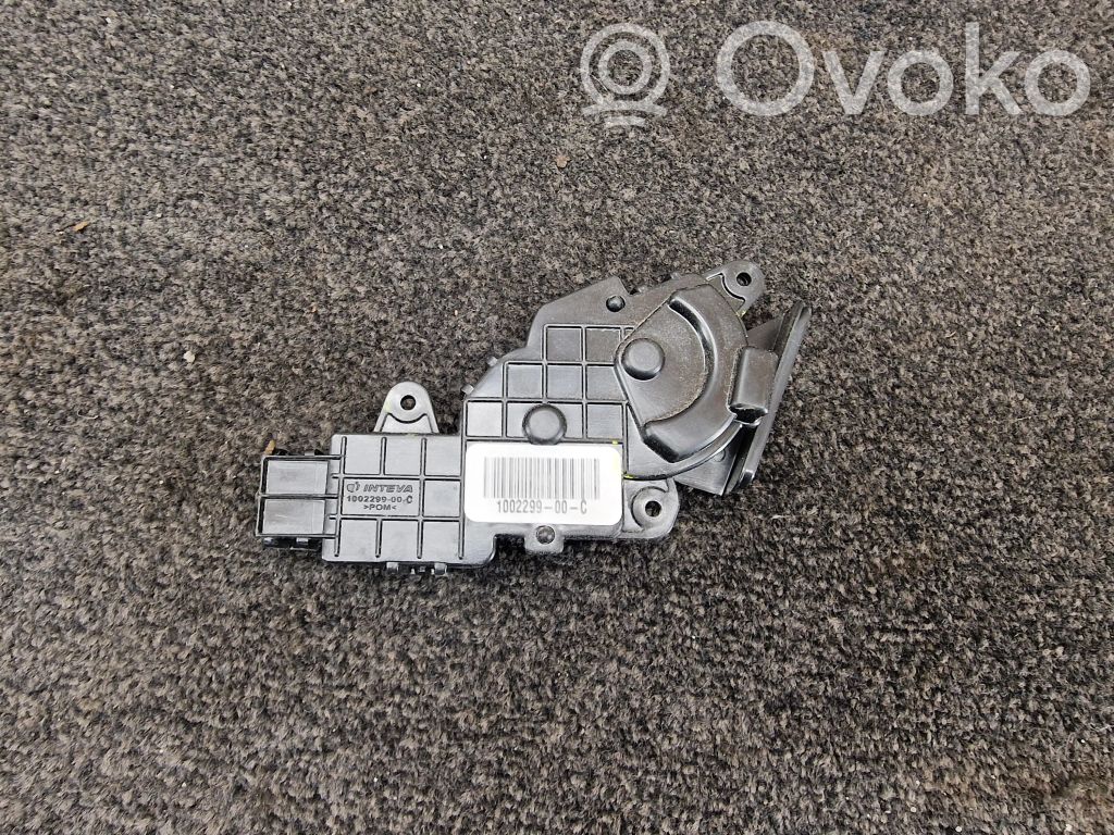 Tesla Model S Daiktadėžės (bordačioko) spyna 