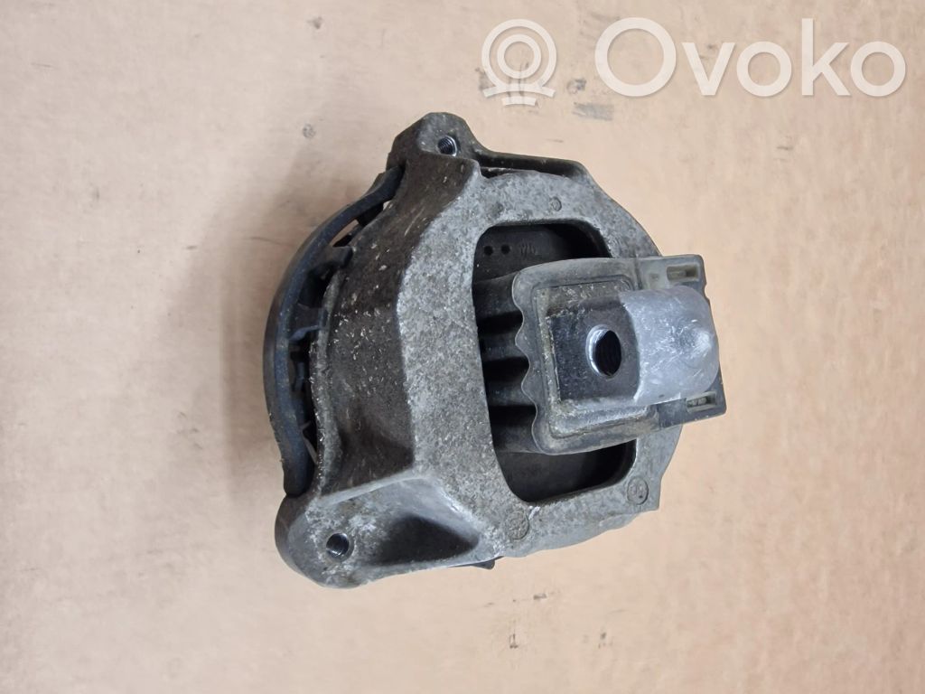 Engine mount bracket   6860477