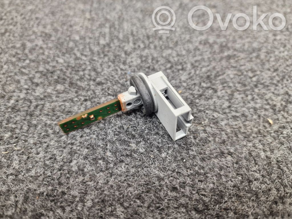 Interior temperature sensor   3D0907543A