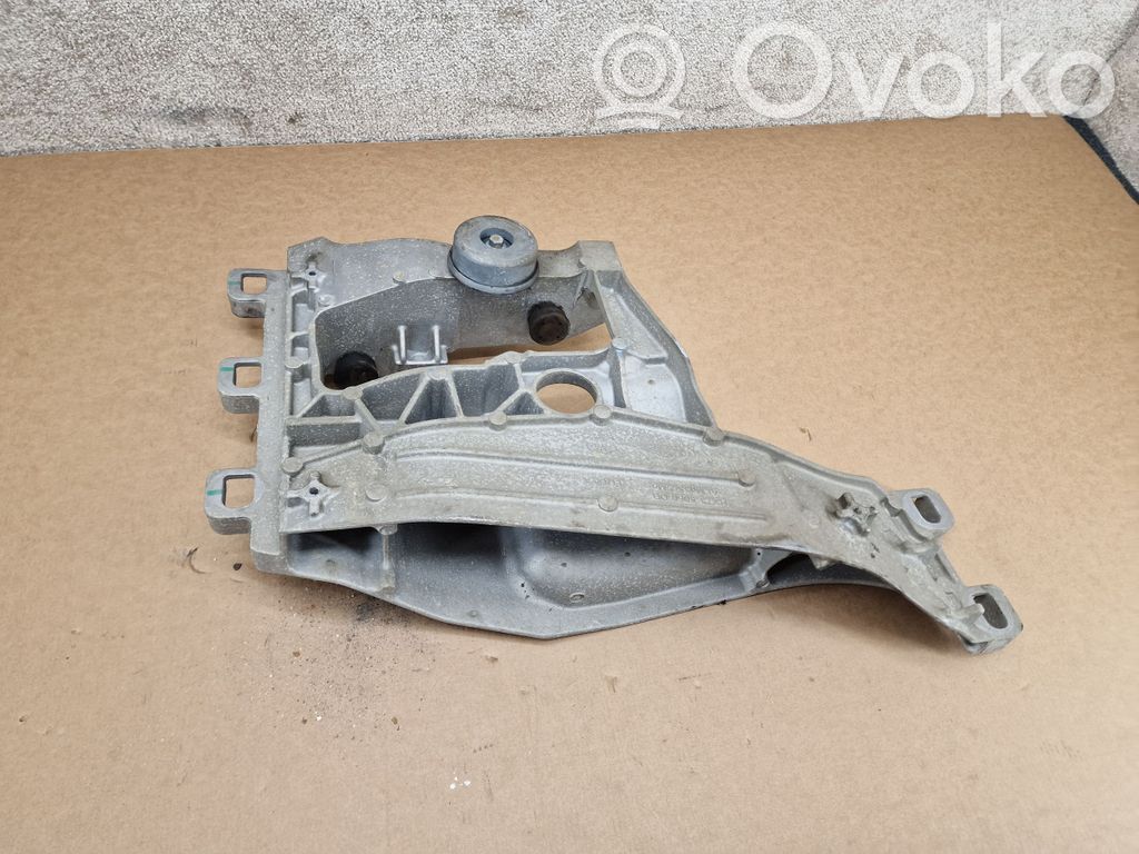 Jaguar F-Pace Gearbox mounting bracket 