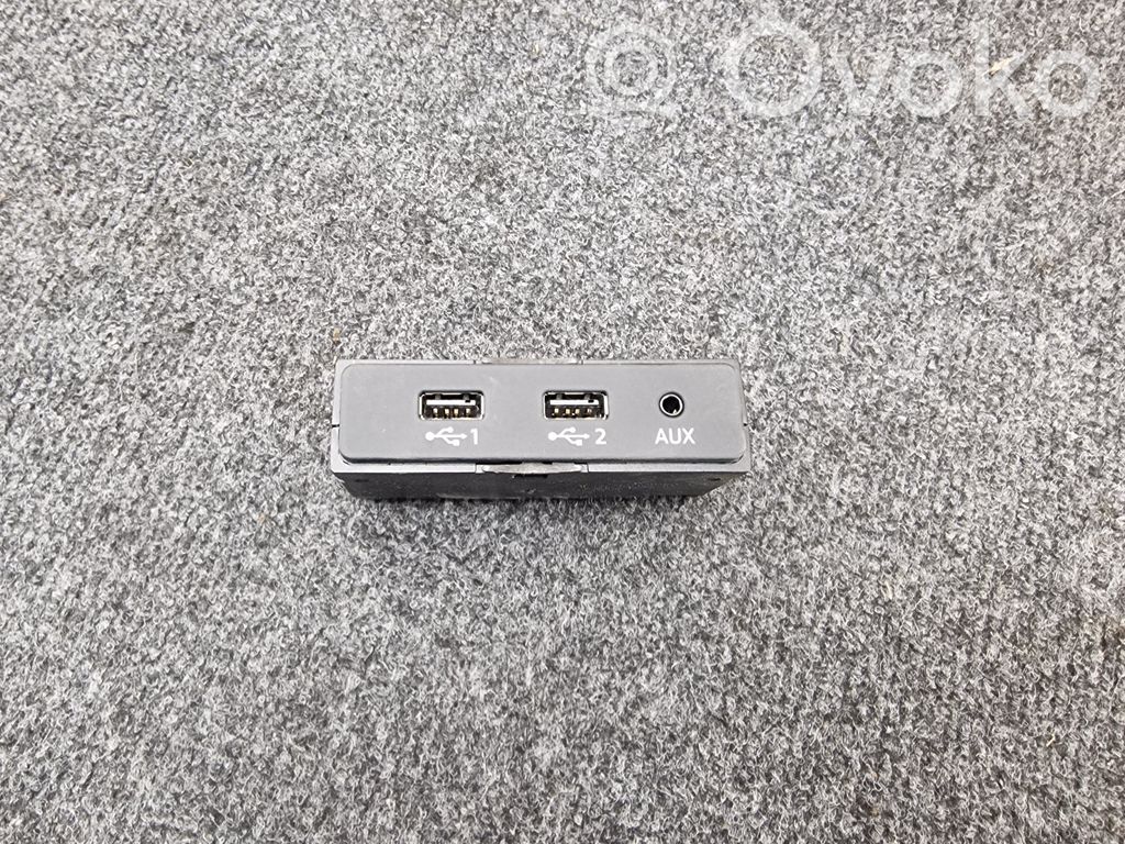Audi Q7 4M Enchufe conector USB 
