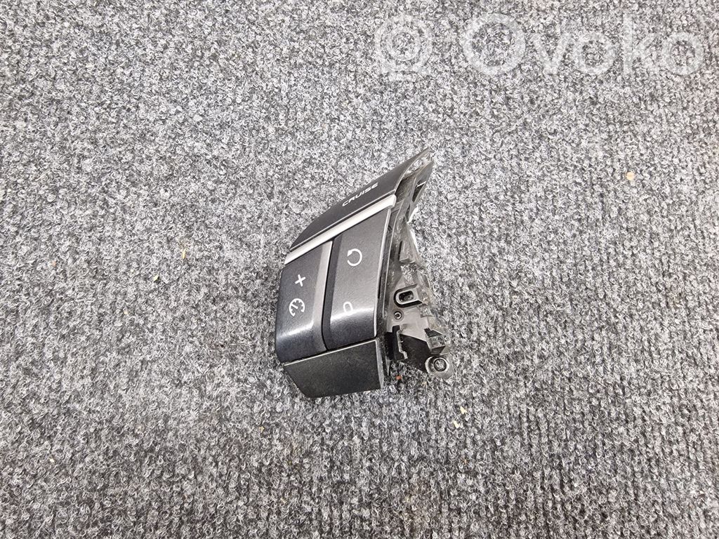 Volvo XC90 Steering wheel buttons/switches 
