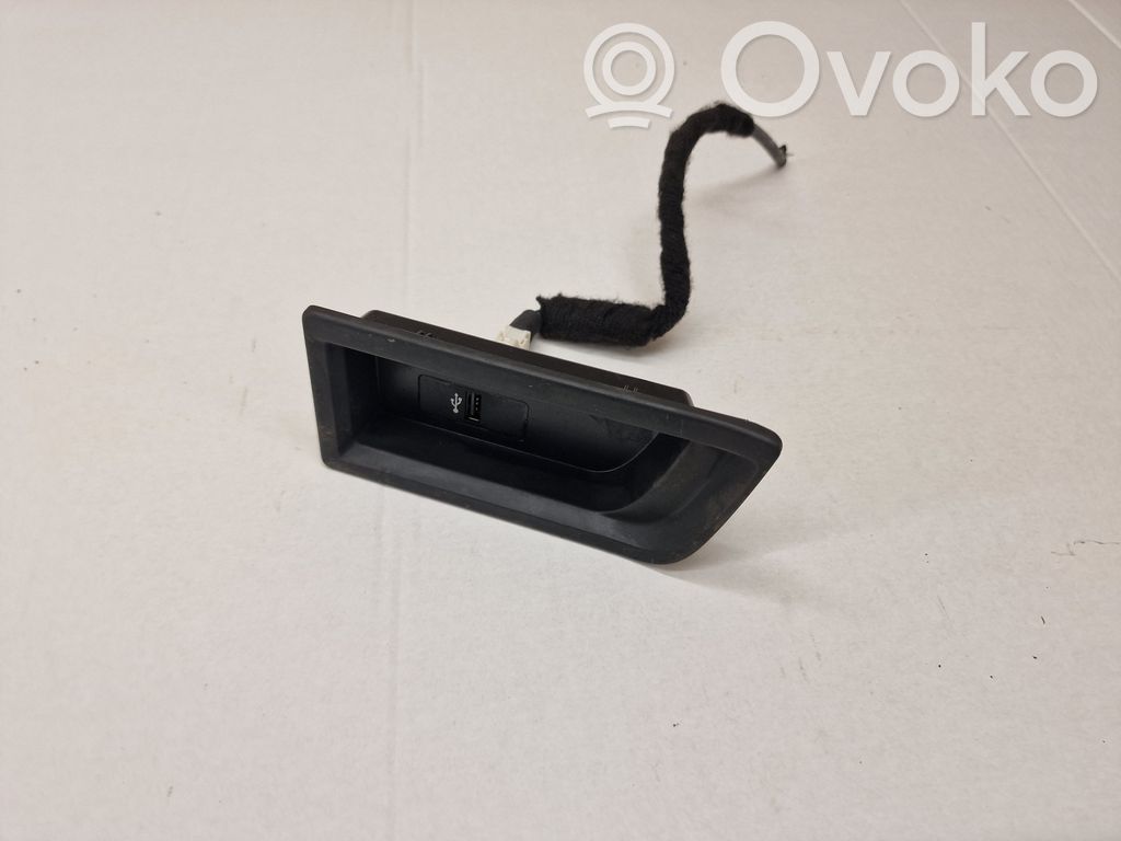 BMW M3 F80 USB socket connector 