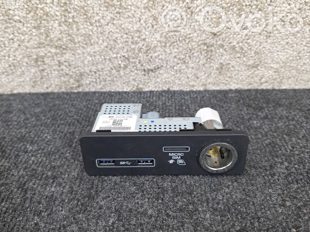 Land Rover Range Rover Sport L494 USB socket connector 