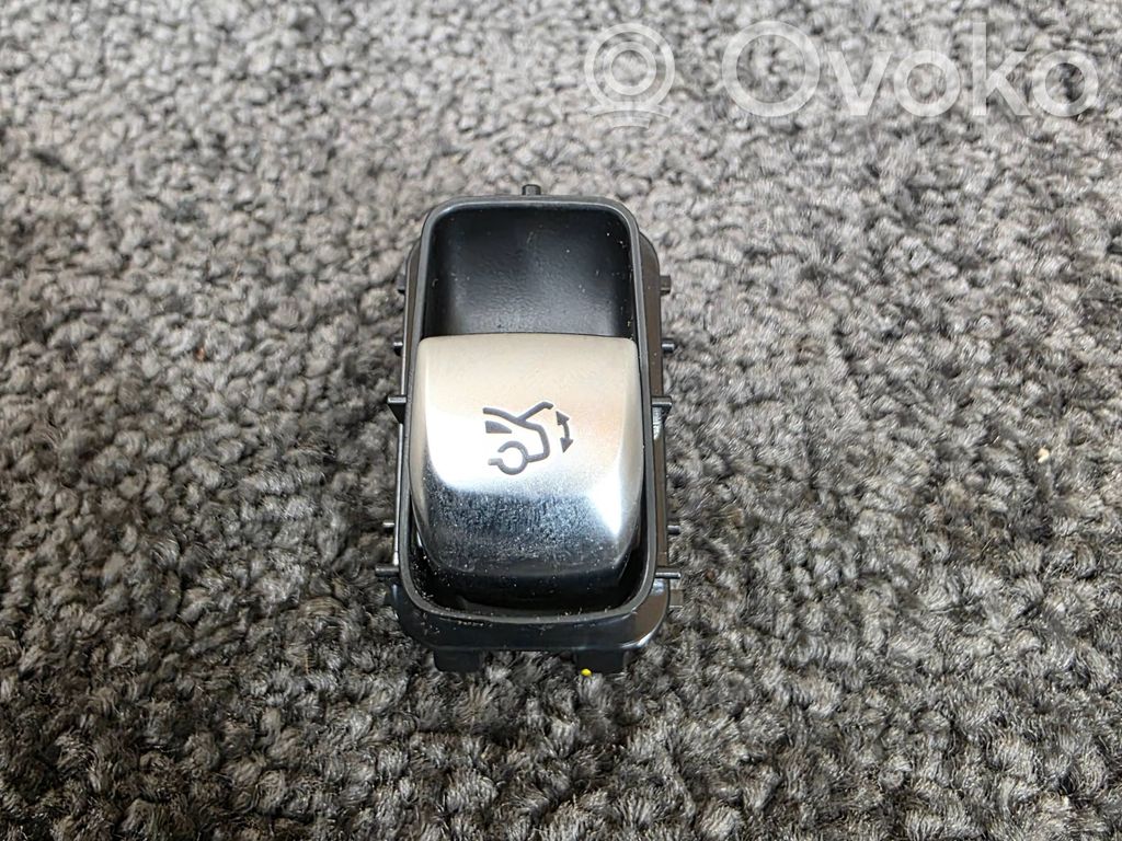 Mercedes-Benz C W205 Interruptor para abrir la puerta trasera 
