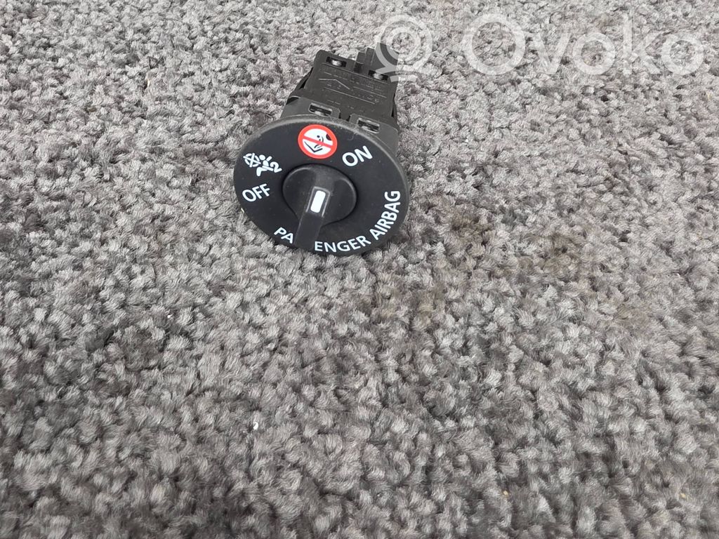 Renault Clio V Passenger airbag on/off switch 