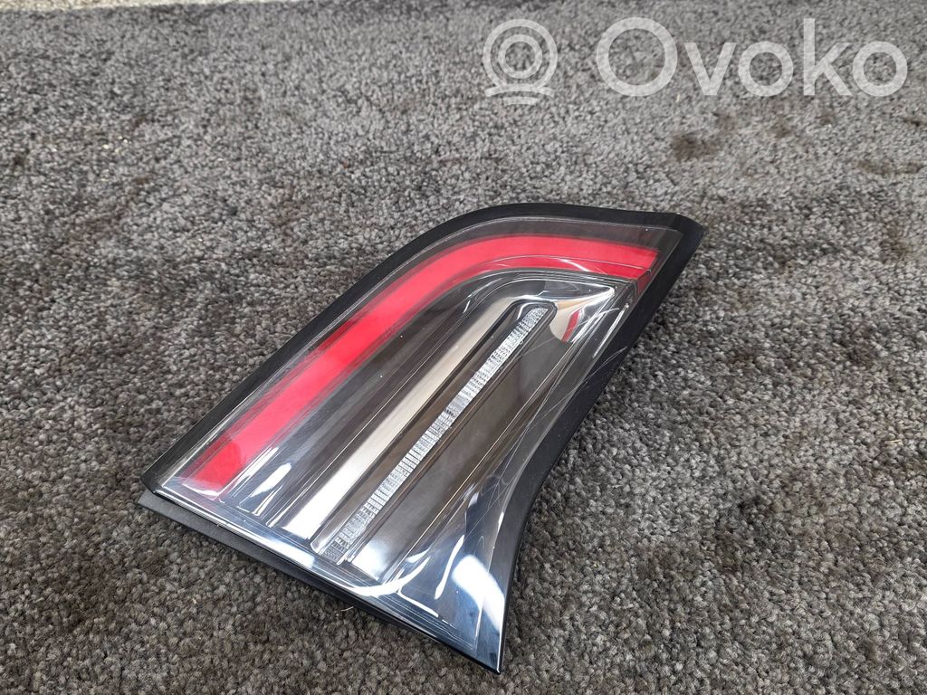 Tesla Model Y Tailgate rear/tail lights 
