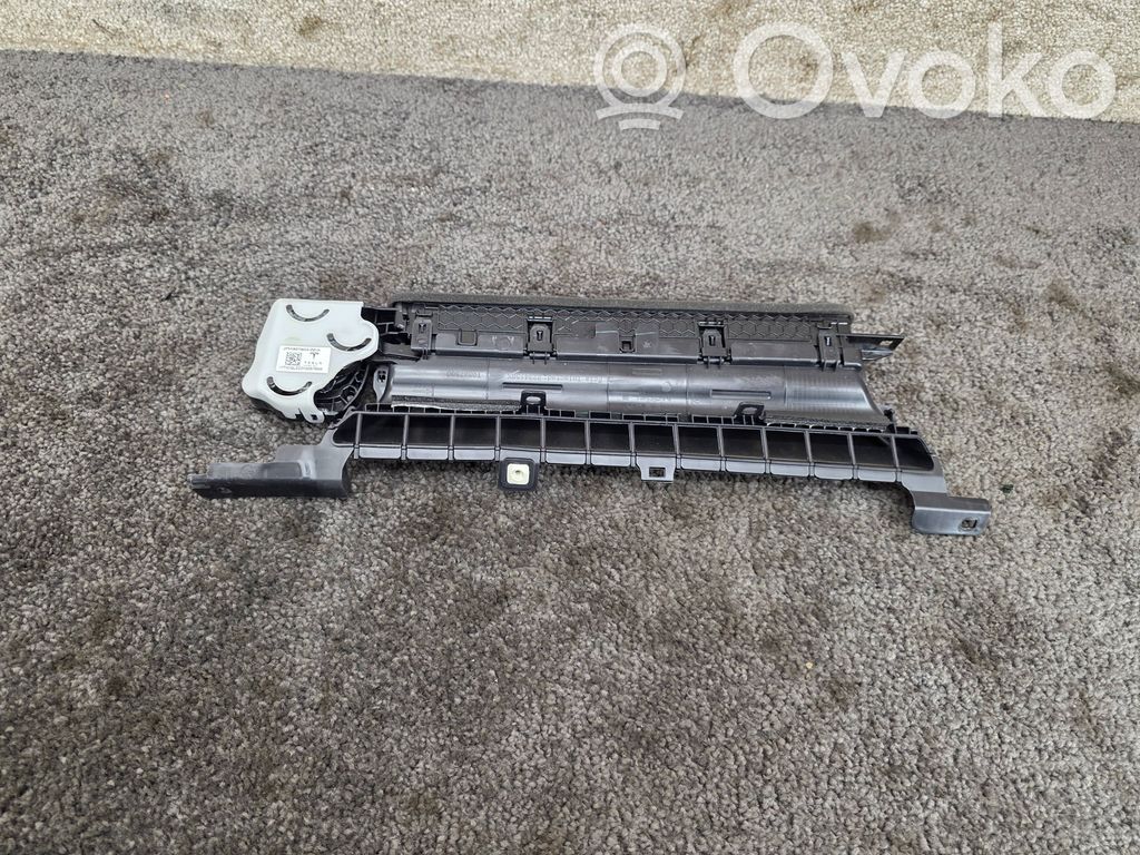 Tesla Model Y Lango oro grotelės 