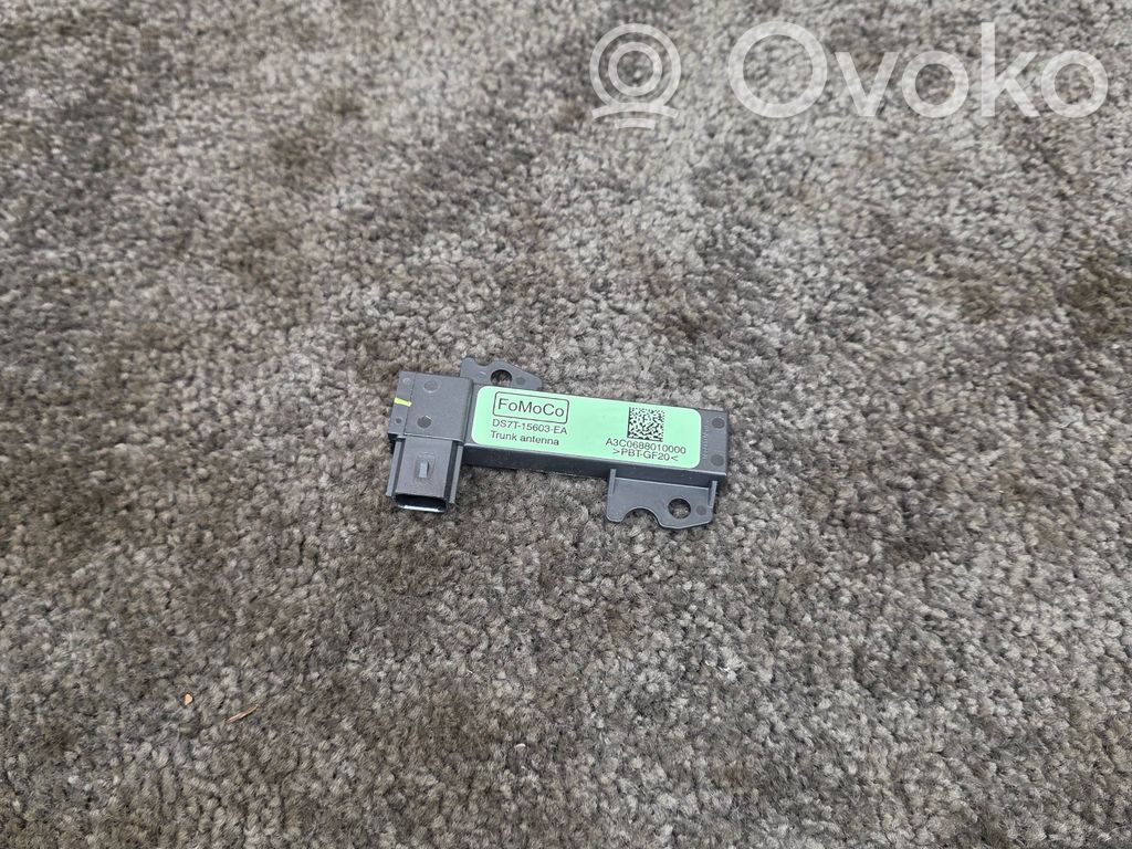 Ford Kuga III Keyless system antenna 