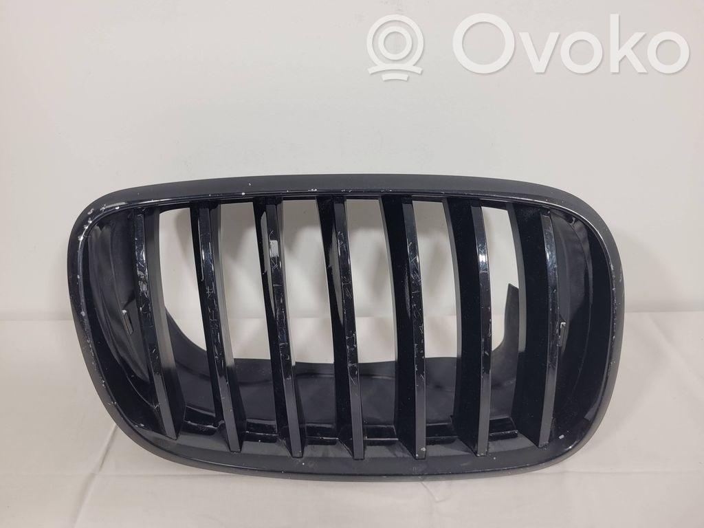 BMW X5 E70 Augšējais režģis 
