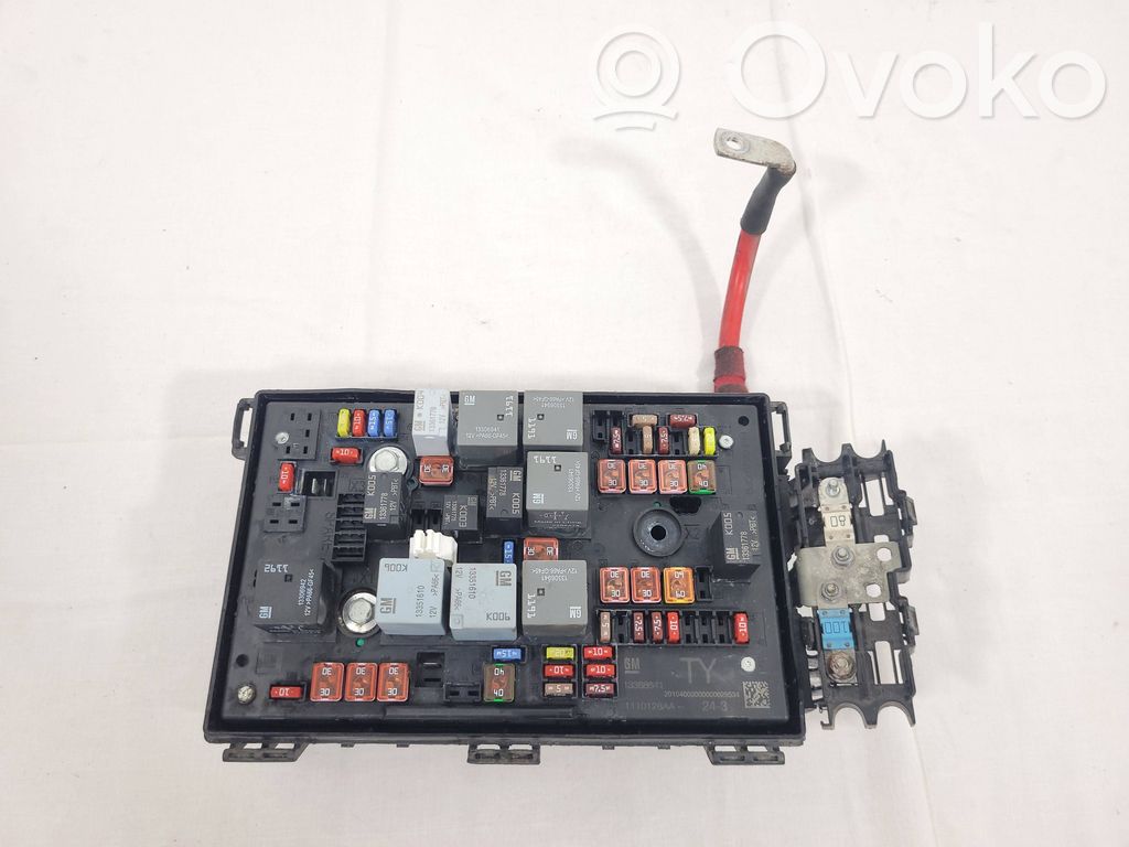 Opel Astra J Módulo de fusible 
