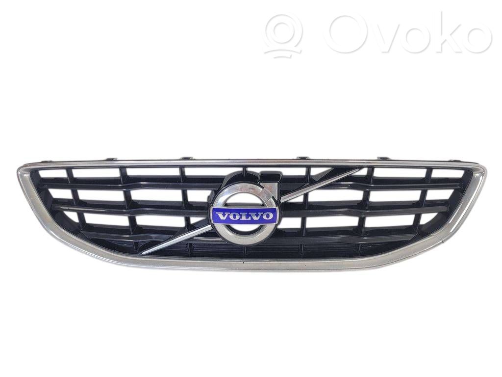 Volvo V40 Etupuskurin ylempi jäähdytinsäleikkö 