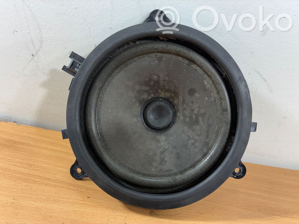 Volvo XC70 Front door speaker 