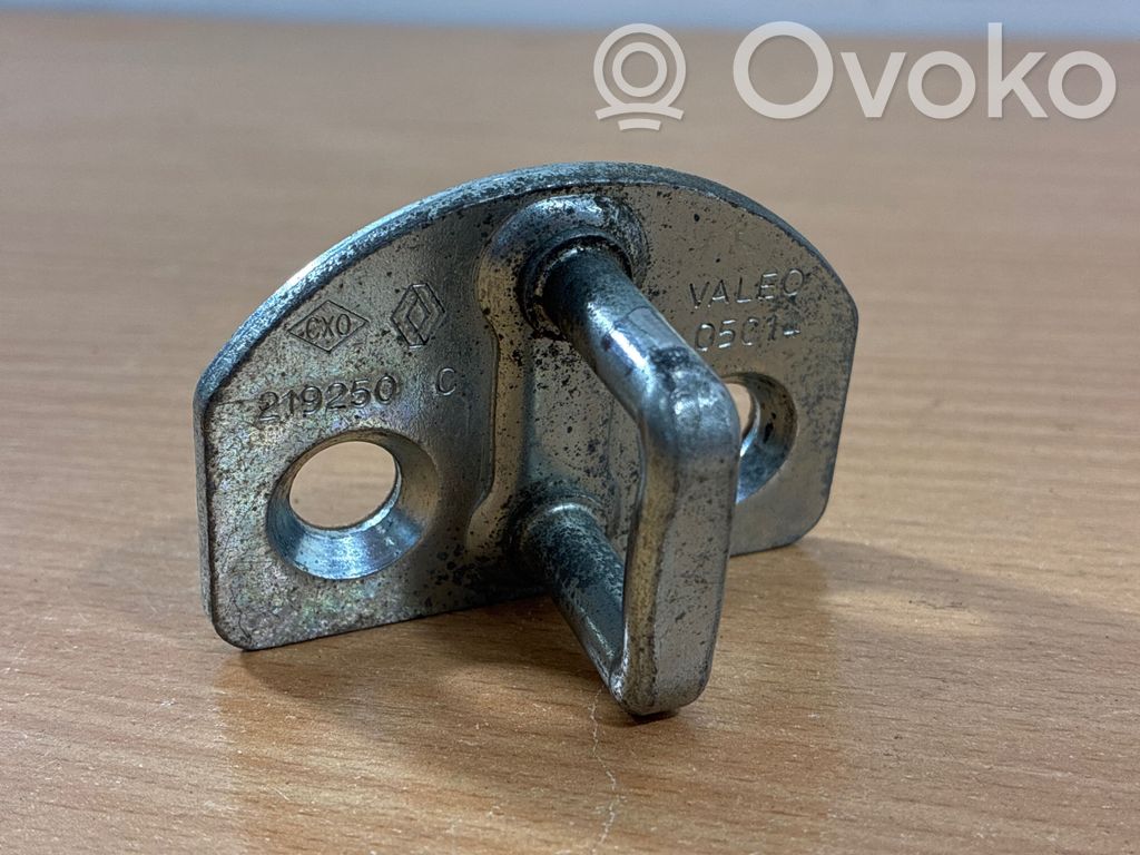Renault Clio III Front door lock loop/hook striker 