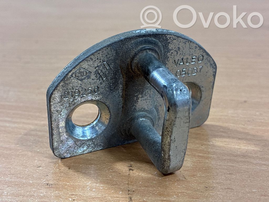 Renault Clio III Front door lock loop/hook striker 